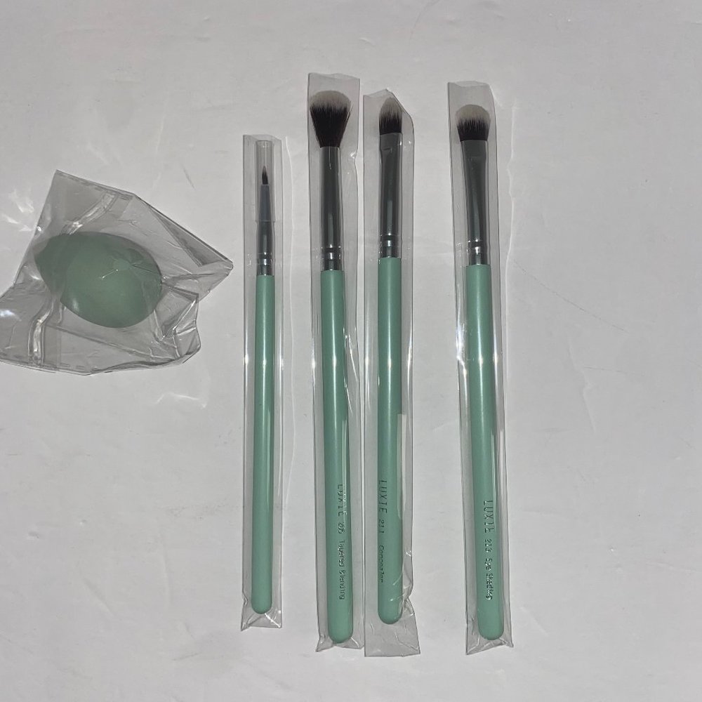 LUXIE Florals Brush Set‎ - Picture 3 of 3